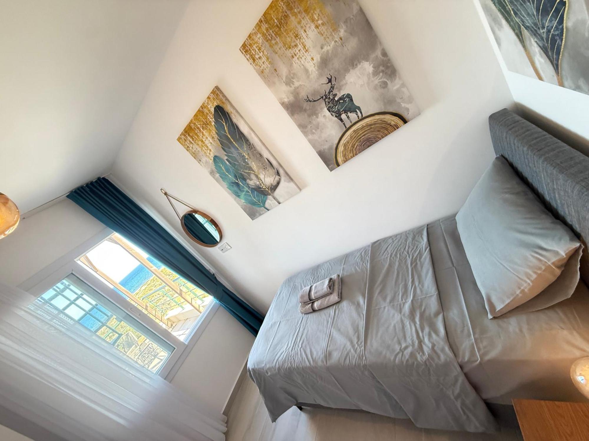 Relaxing Penthouse Suites By The Sea Vokolidha 객실 사진